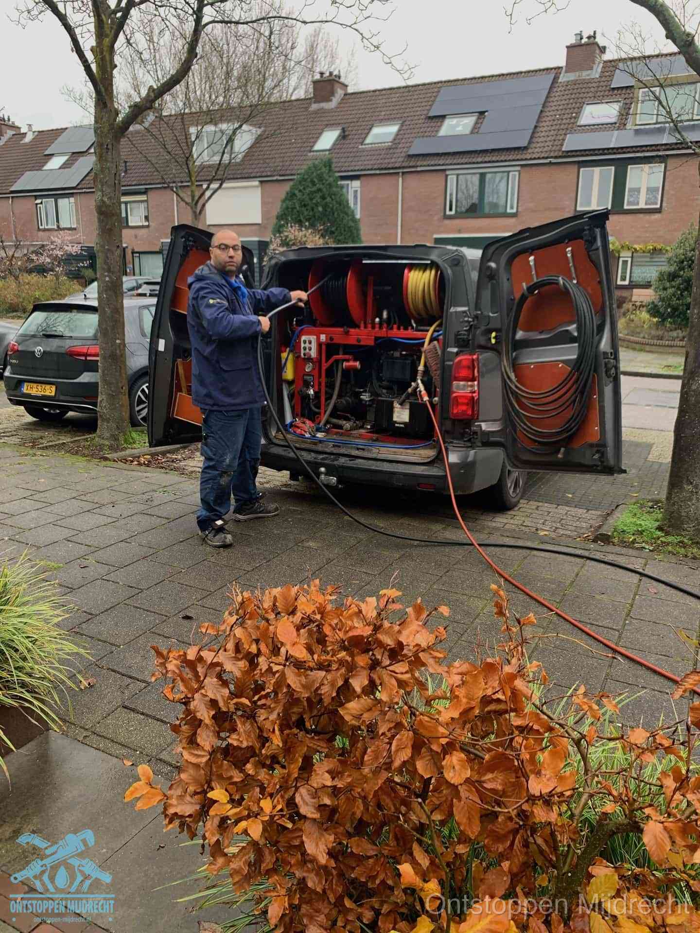 Rioolservice in de wijk in Mijdrecht